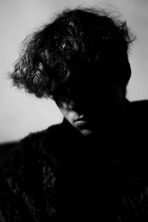 Sous l’ombre du silence