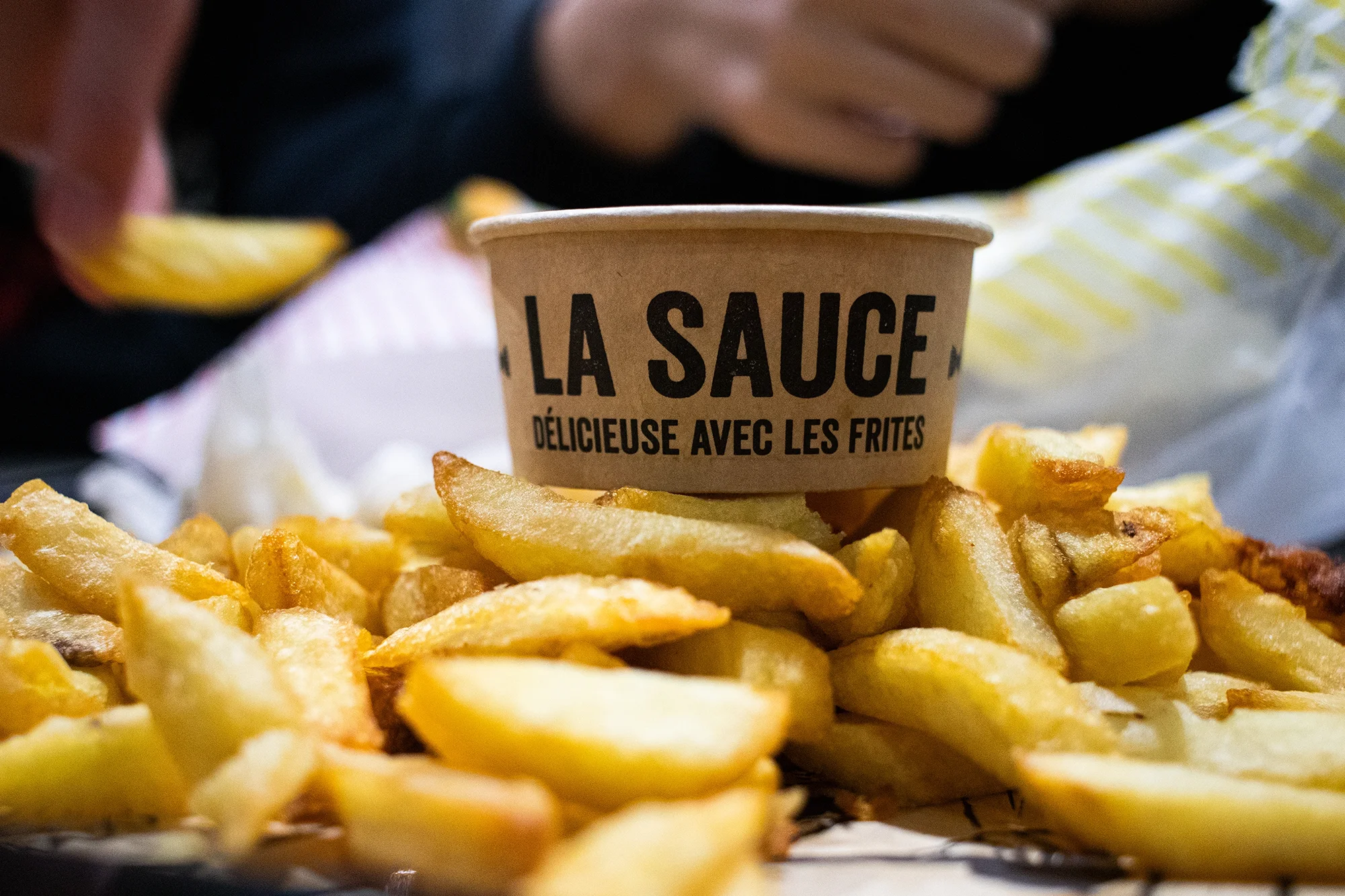 La sauce délicieuse avec les frites
